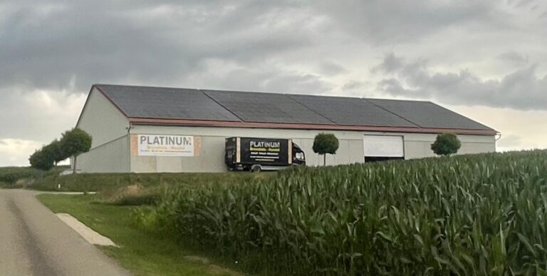 Das Lager von Platinum Holz in Hilgertshausen